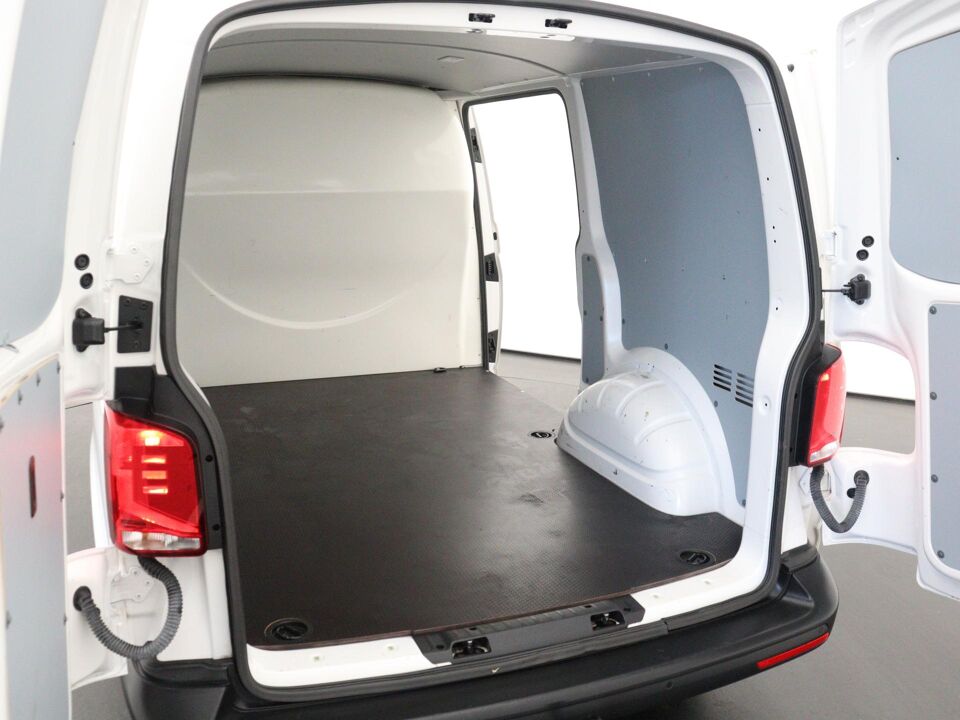 VW-Bedrijfswagens Transporter 2.0 TDI 150 PK L1H1 28 Comfortline