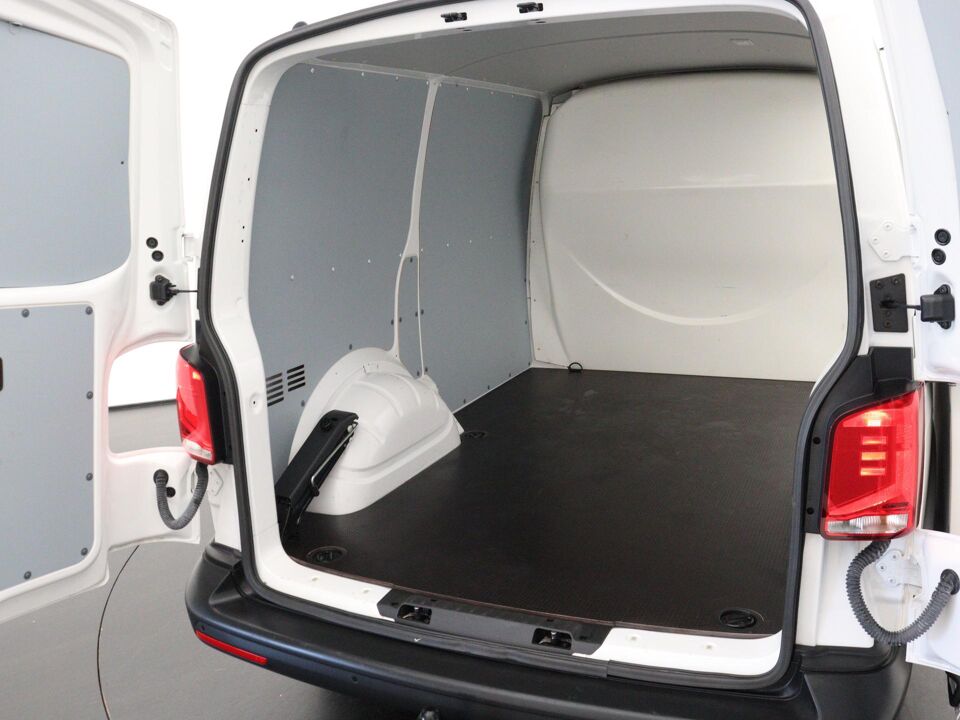 VW-Bedrijfswagens Transporter 2.0 TDI 150 PK L1H1 28 Comfortline