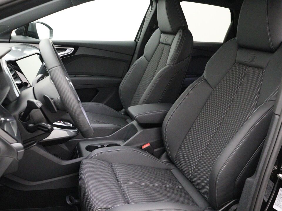 Audi Q4 e-tron S edition 45 82 kWh 210 kW / 286 PK