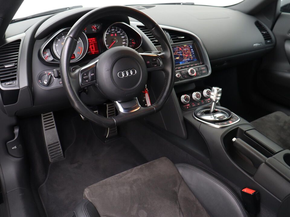 Audi R8 4.2 V8 420 PK FSI