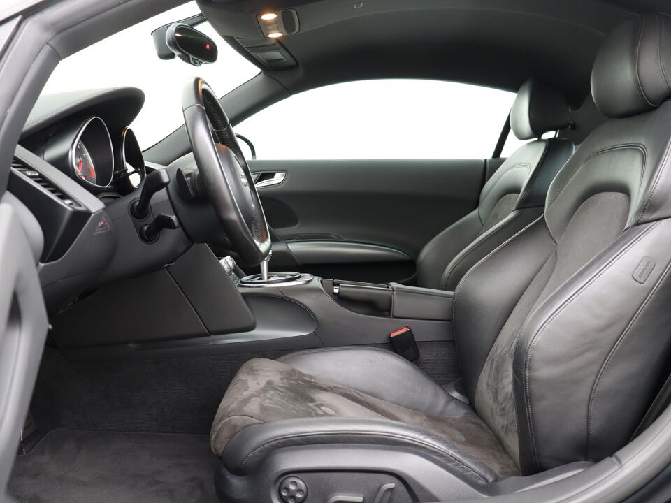 Audi R8 4.2 V8 420 PK FSI