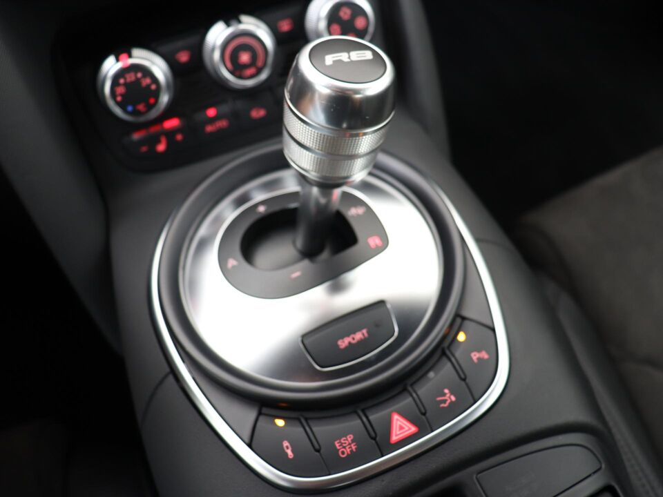 Audi R8 4.2 V8 420 PK FSI