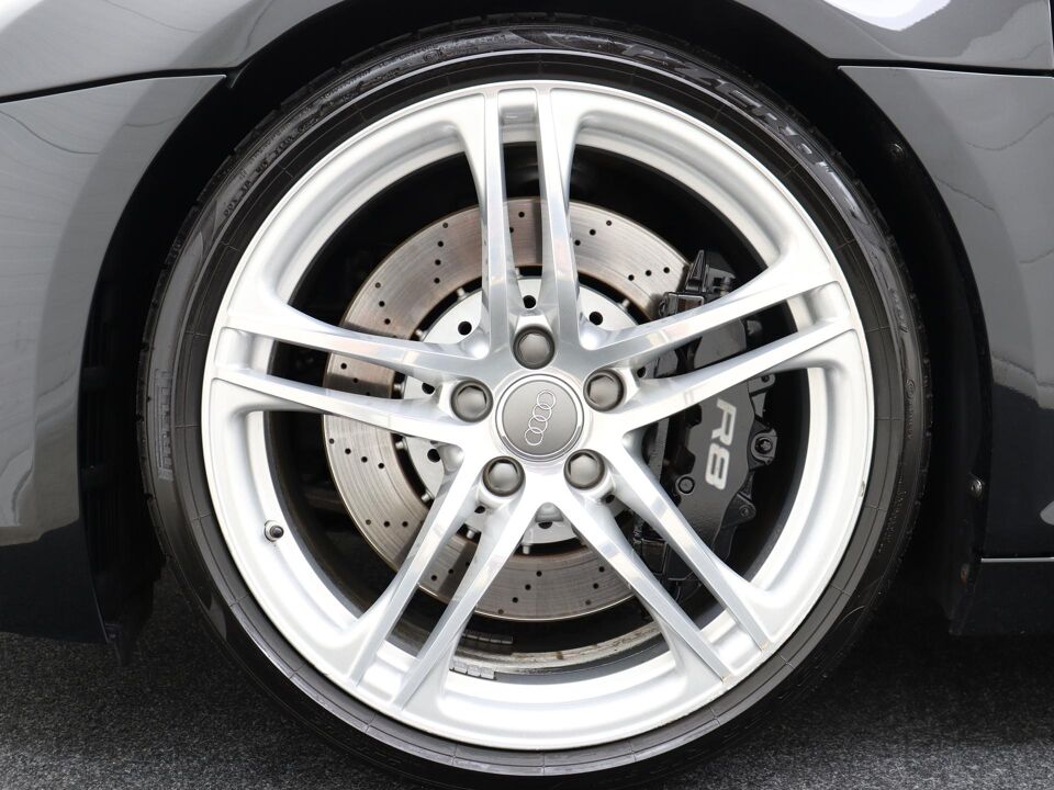 Audi R8 4.2 V8 420 PK FSI