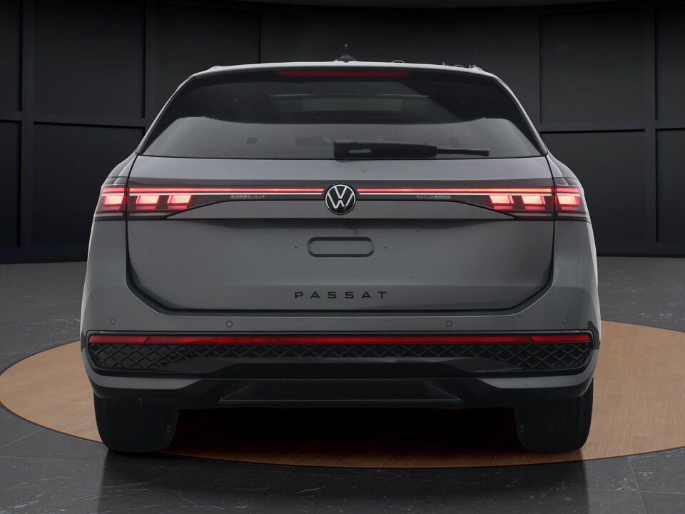 Volkswagen Passat Variant R-Line-Edition 1.5 eTSI 110 kW / 150 pk
