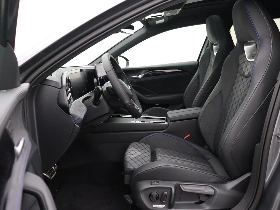 Volkswagen Passat Variant R-Line-Edition 1.5 eTSI 110 kW / 150 pk