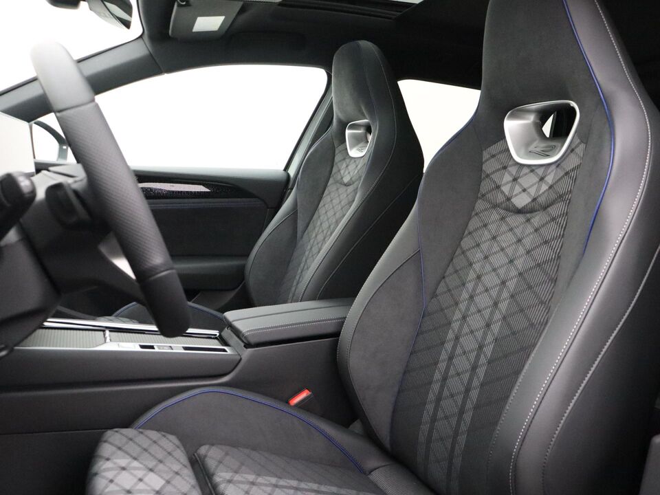 Volkswagen Passat Variant R-Line-Edition 1.5 eTSI 110 kW / 150 pk