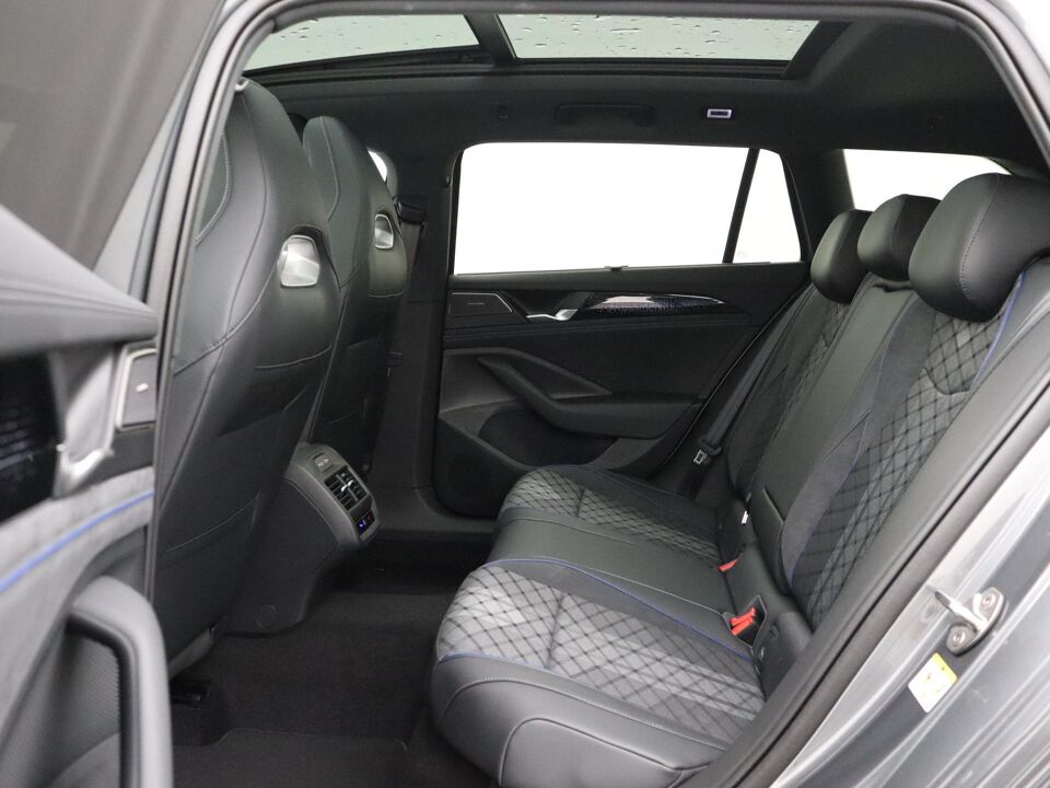 Volkswagen Passat Variant R-Line-Edition 1.5 eTSI 110 kW / 150 pk