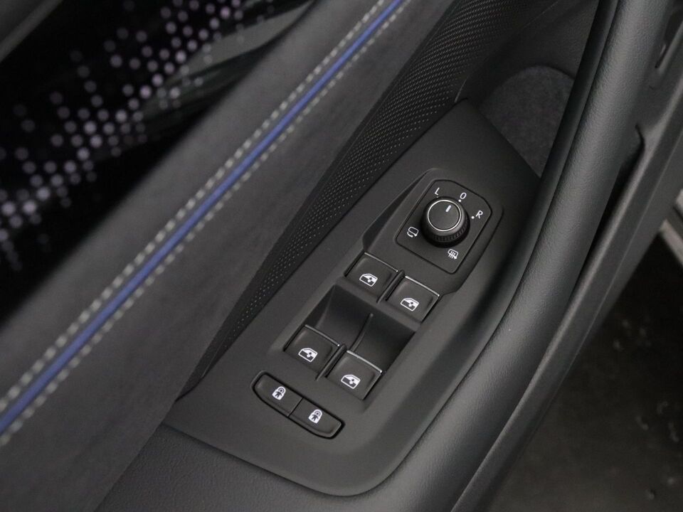 Volkswagen Passat Variant R-Line-Edition 1.5 eTSI 110 kW / 150 pk