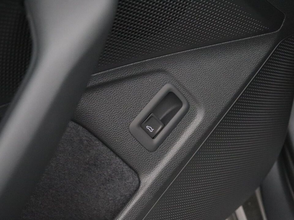 Volkswagen Passat Variant R-Line-Edition 1.5 eTSI 110 kW / 150 pk