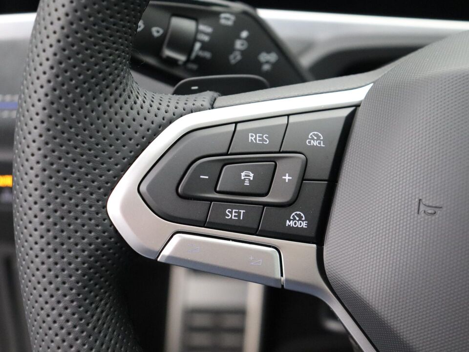 Volkswagen Passat Variant R-Line-Edition 1.5 eTSI 110 kW / 150 pk