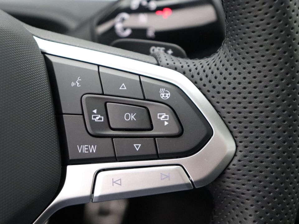 Volkswagen Passat Variant R-Line-Edition 1.5 eTSI 110 kW / 150 pk