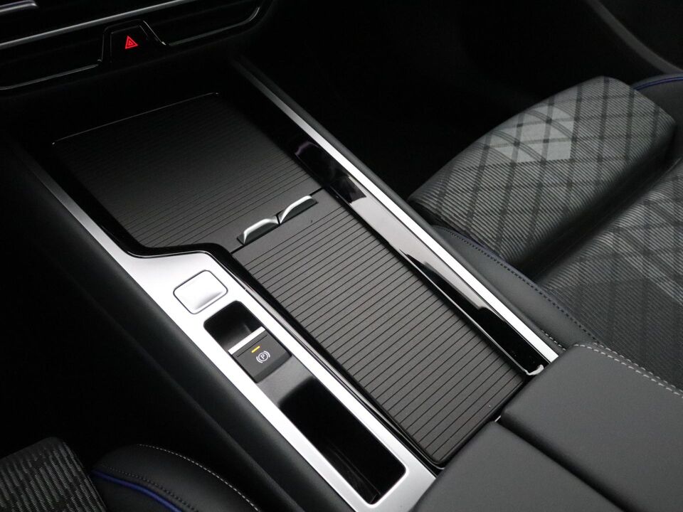 Volkswagen Passat Variant R-Line-Edition 1.5 eTSI 110 kW / 150 pk