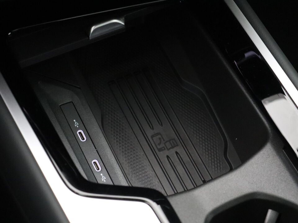 Volkswagen Passat Variant R-Line-Edition 1.5 eTSI 110 kW / 150 pk