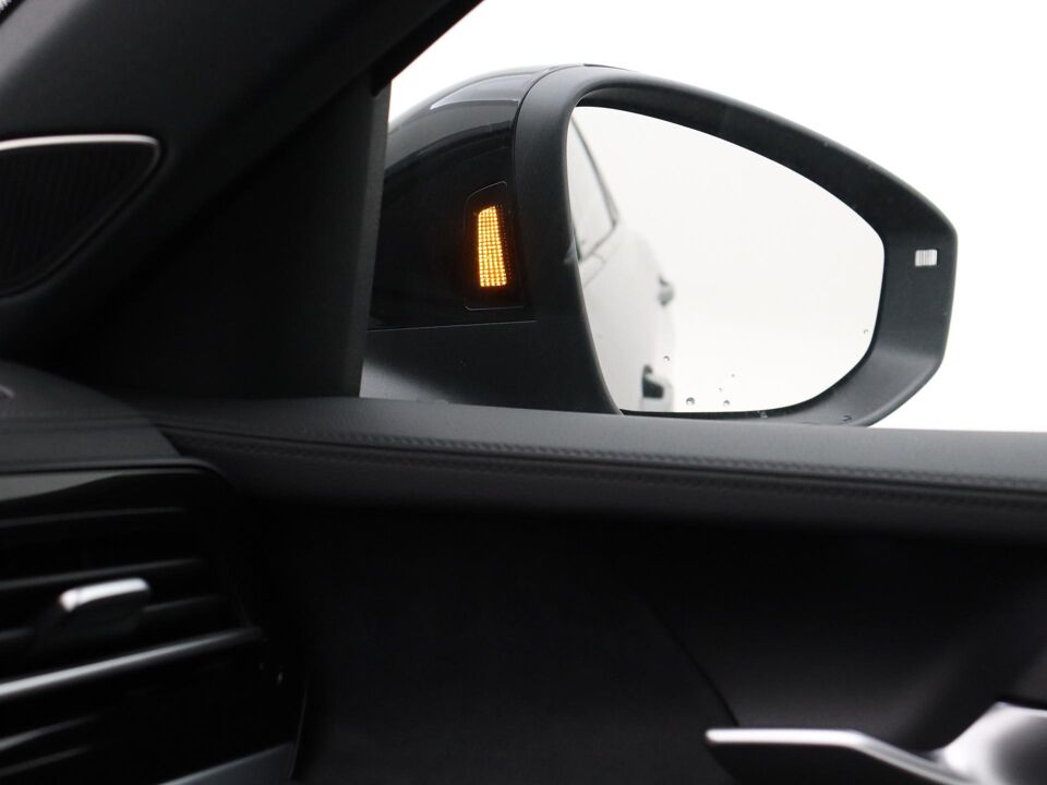 Volkswagen Passat Variant R-Line-Edition 1.5 eTSI 110 kW / 150 pk