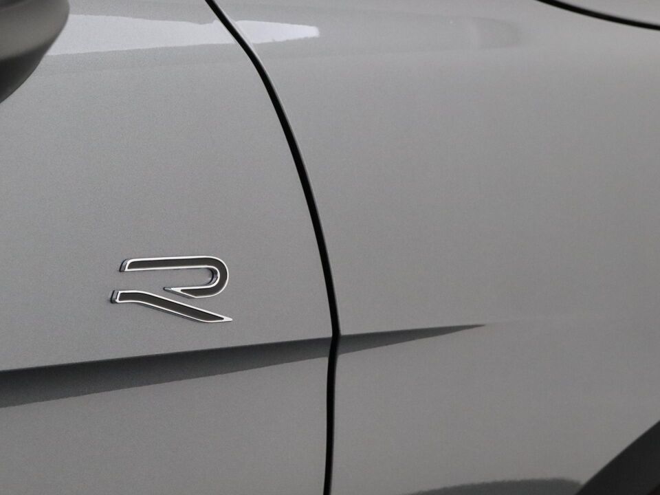 Volkswagen Passat Variant R-Line-Edition 1.5 eTSI 110 kW / 150 pk