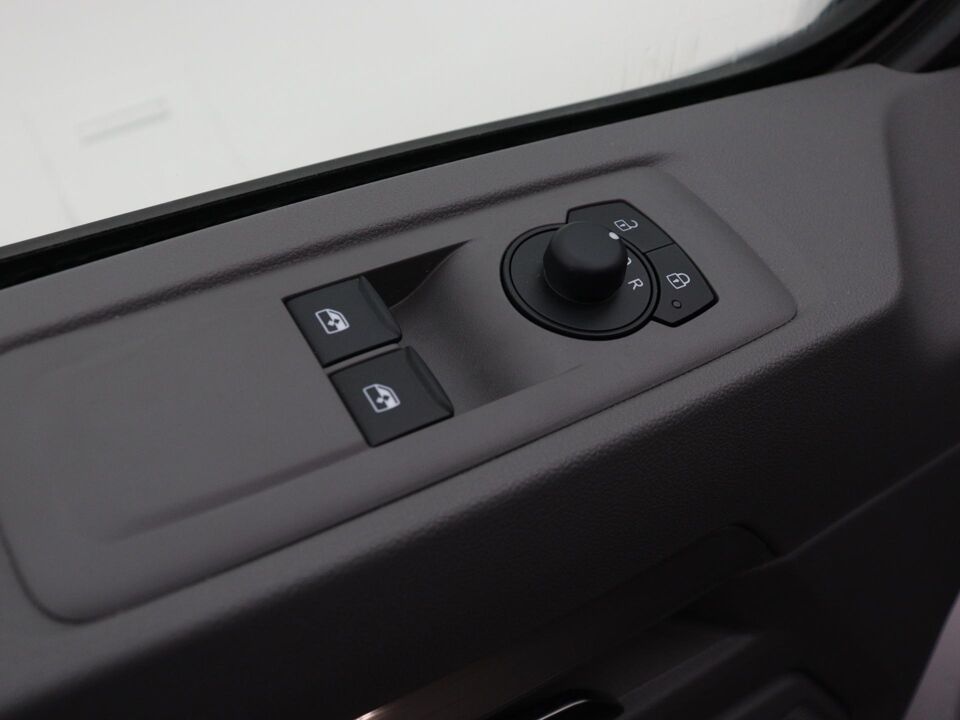 VW-Bedrijfswagens E-Transporter Life L2 100 kW / 136 pk