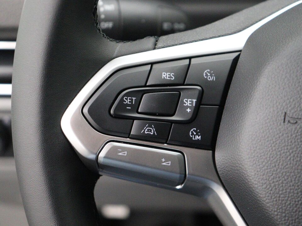 VW-Bedrijfswagens E-Transporter Life L2 100 kW / 136 pk