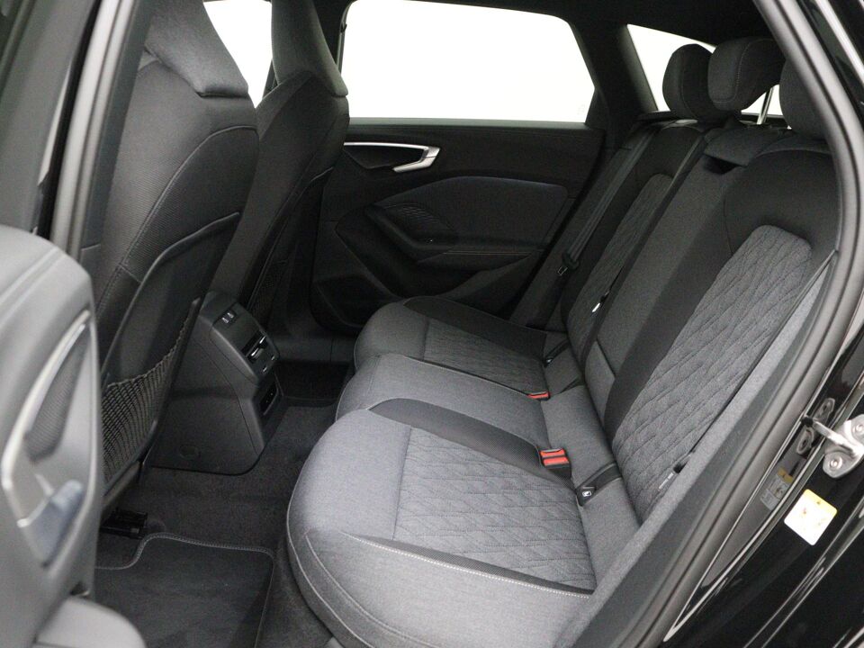 Audi A5 Avant Edition One 35 TFSI 110 kW / 150 pk