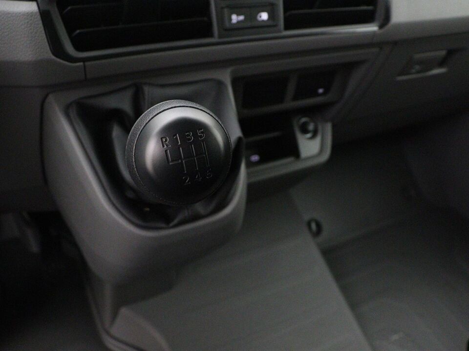 VW-Bedrijfswagens Crafter Trendline L3H3 2.0 TDI 103 kW / 140 pk