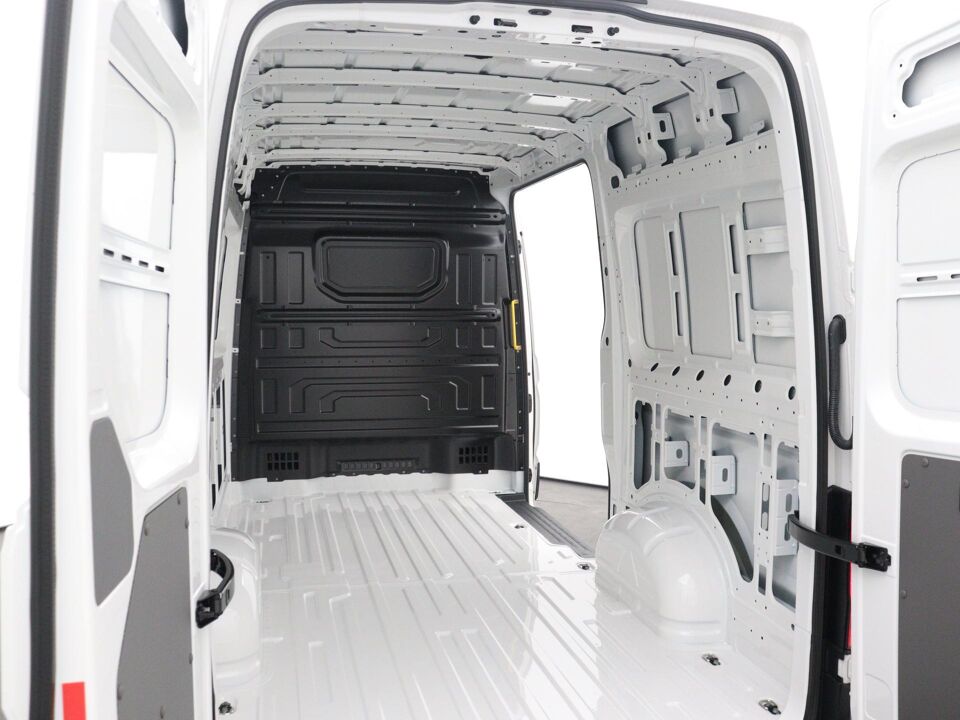 VW-Bedrijfswagens Crafter Trendline L3H3 2.0 TDI 103 kW / 140 pk