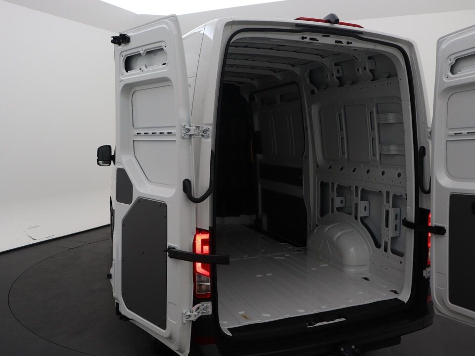 VW-Bedrijfswagens Crafter Trendline L3H3 2.0 TDI 103 kW / 140 pk