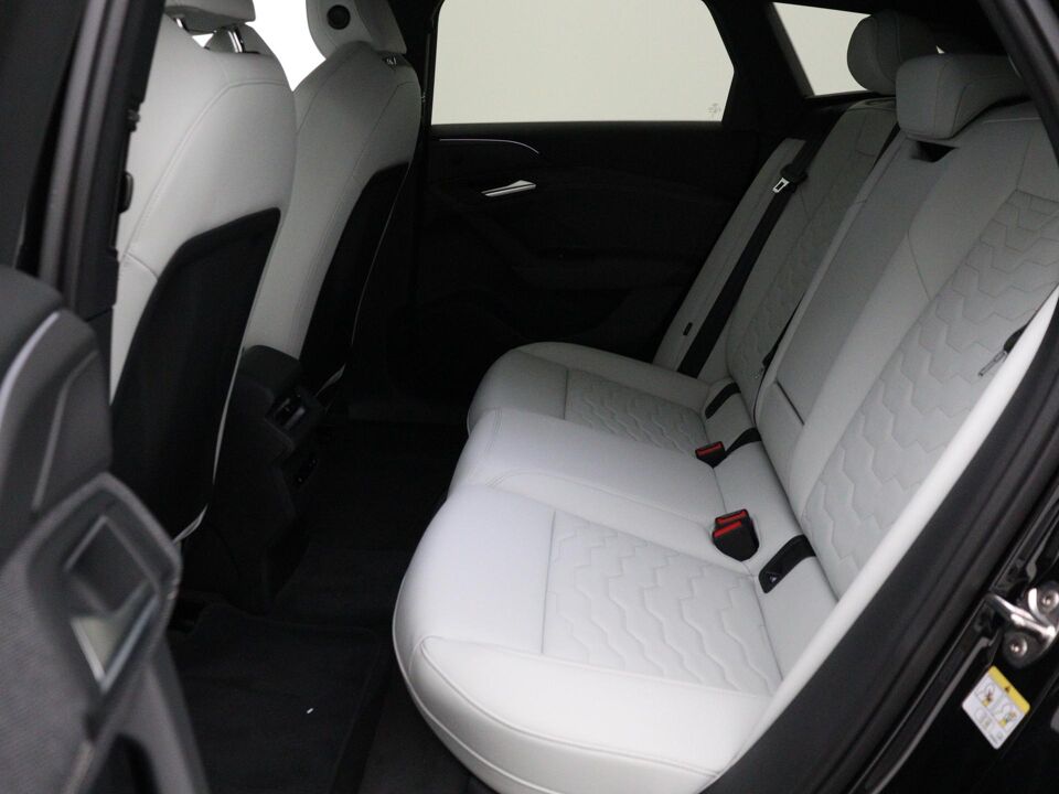 Audi A6 Avant e-tron S edition 100kWh 270 kW / 367 PK