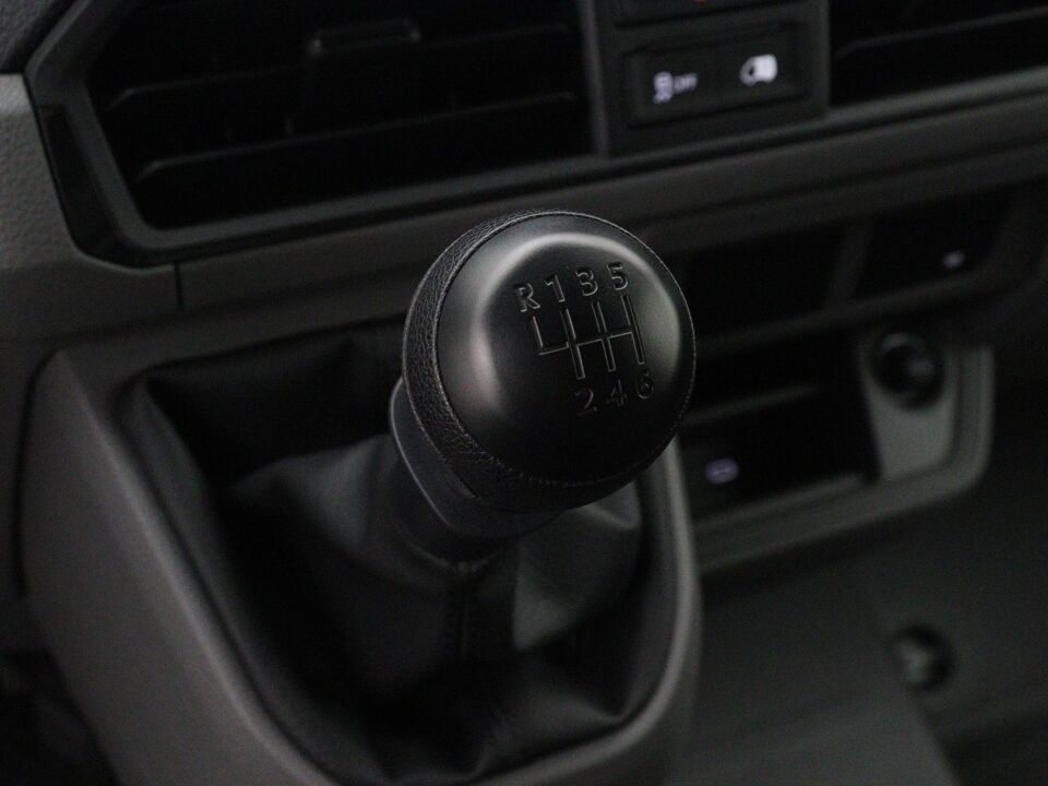 VW-Bedrijfswagens Crafter Trendline L3H3 2.0 TDI 103 kW / 140 pk