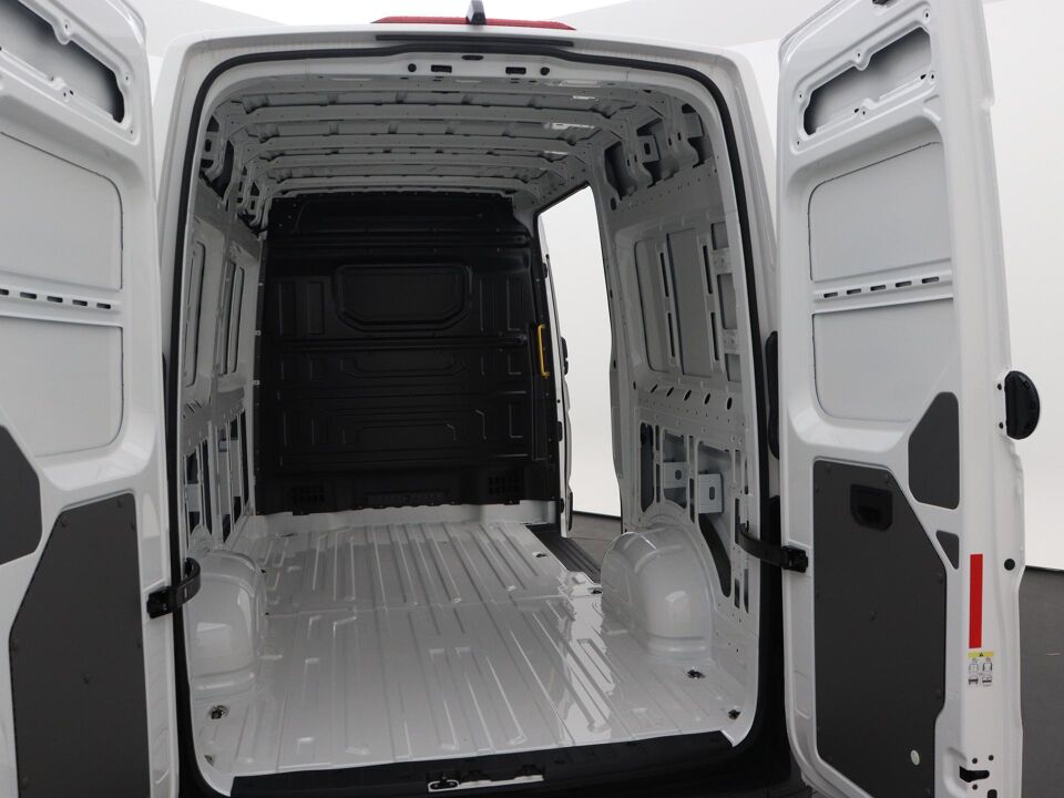 VW-Bedrijfswagens Crafter Trendline L3H3 2.0 TDI 103 kW / 140 pk