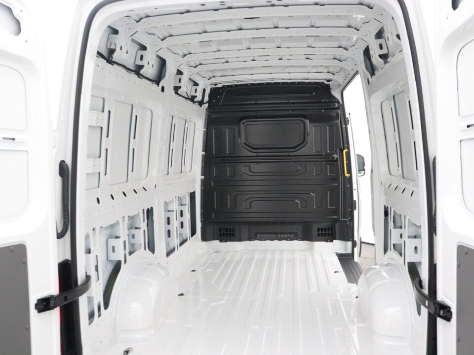 VW-Bedrijfswagens Crafter Trendline L3H3 2.0 TDI 103 kW / 140 pk