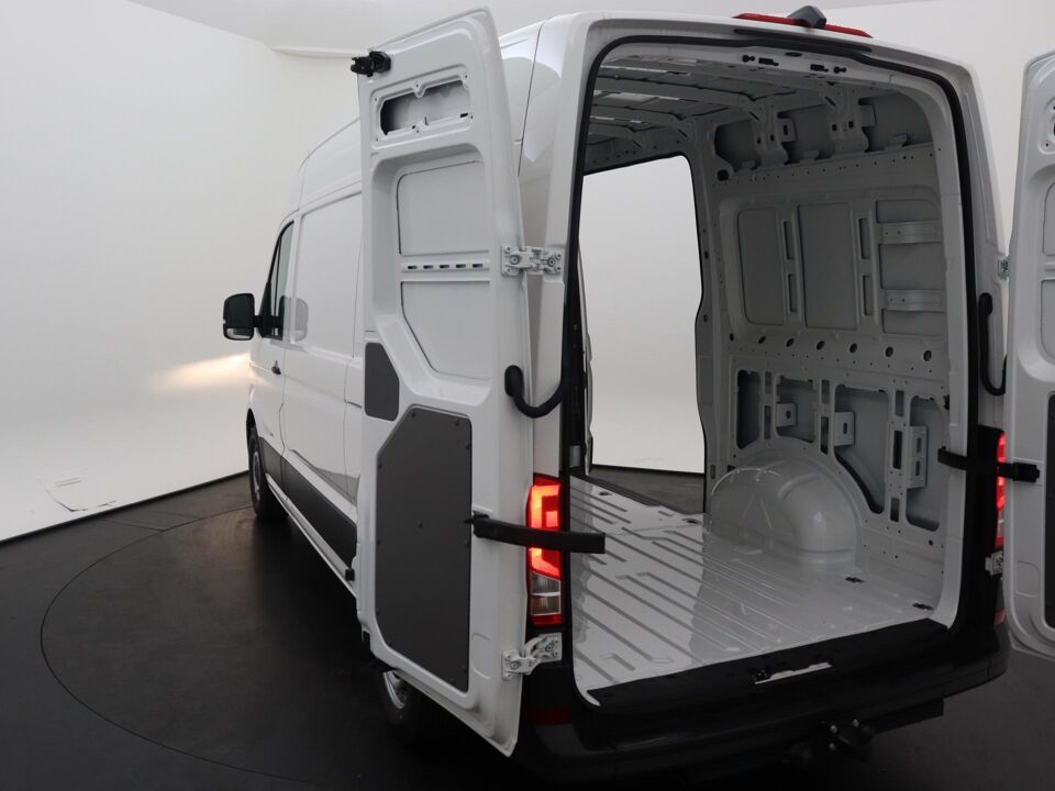 VW-Bedrijfswagens Crafter Trendline L3H3 2.0 TDI 103 kW / 140 pk