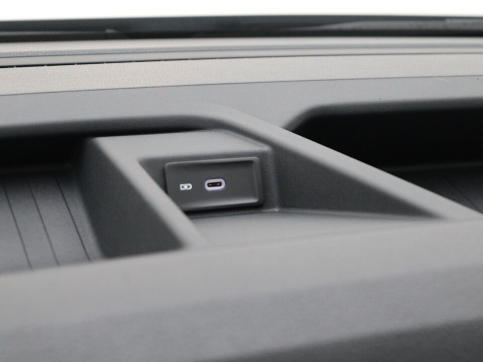 VW-Bedrijfswagens Crafter Highline L3H3 2.0 TDI 103 kW / 140 pk