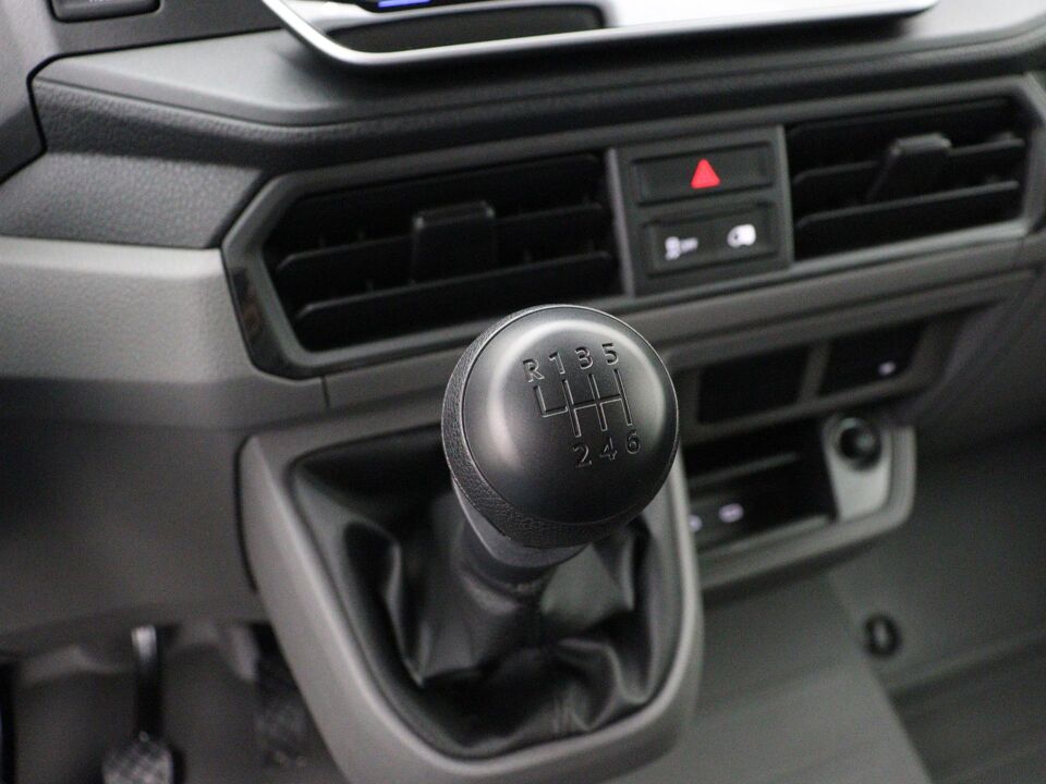 VW-Bedrijfswagens Crafter Highline L3H3 2.0 TDI 103 kW / 140 pk