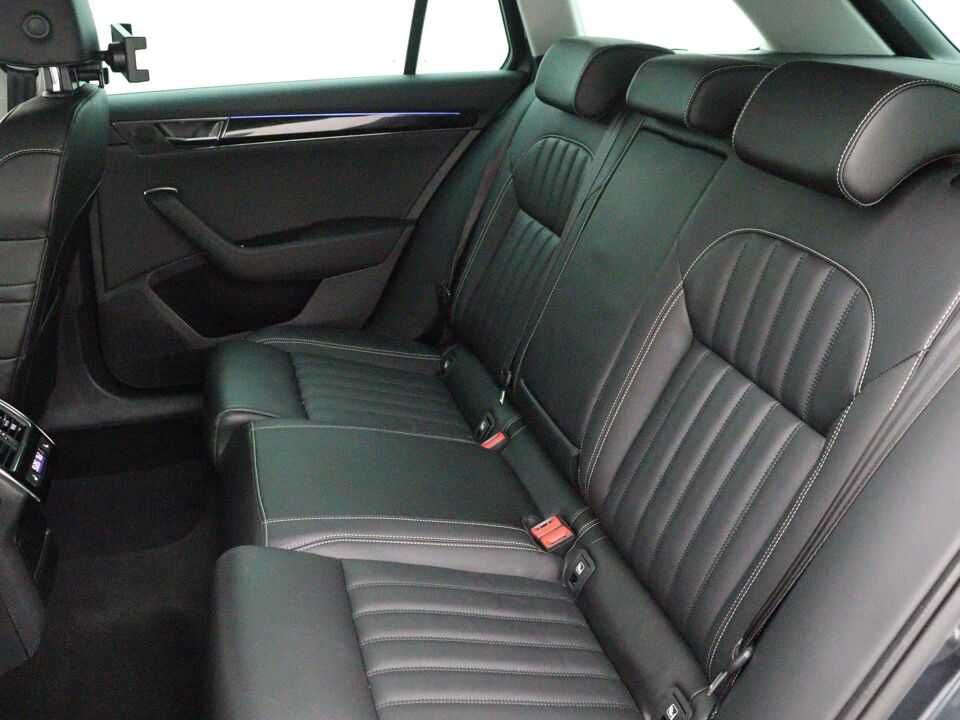 Škoda Superb Combi 1.4 TSI iV Laurin & Klement
