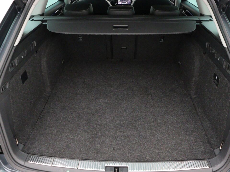 Škoda Superb Combi 1.4 TSI iV Laurin & Klement