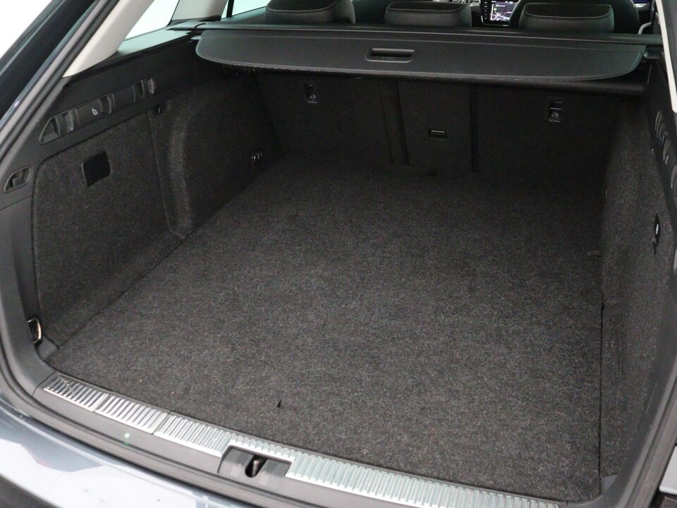 Škoda Superb Combi 1.4 TSI iV Laurin & Klement