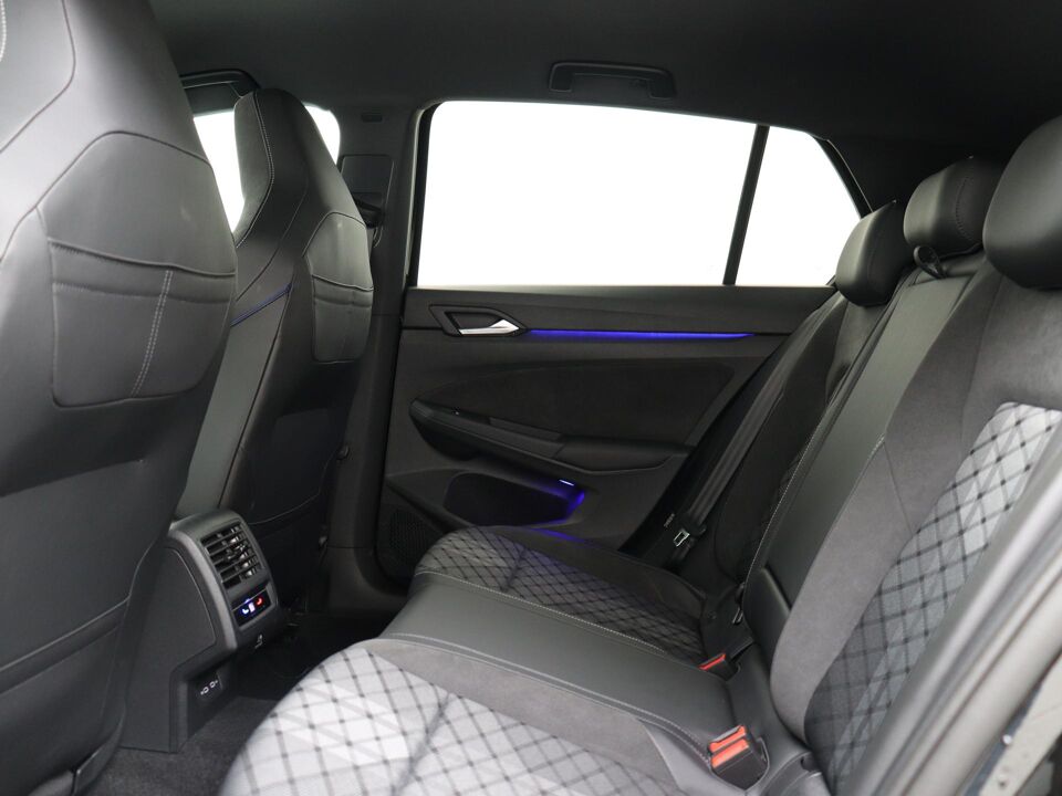 Volkswagen Golf 1.5 eTSI DSG R-Line Edition