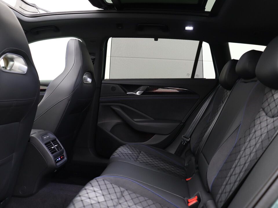 Volkswagen Passat Variant 1.5 eHybrid 272PK R-Line Business