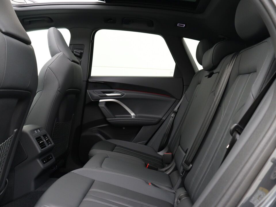 Audi Q5 S edition 2.0 e-hybrid 220 kW / 299 PK