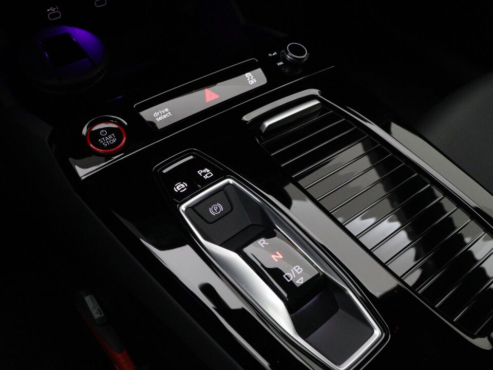 Audi S6 Avant e-tron S edition quattro 100kWh 370 kW / 503 PK