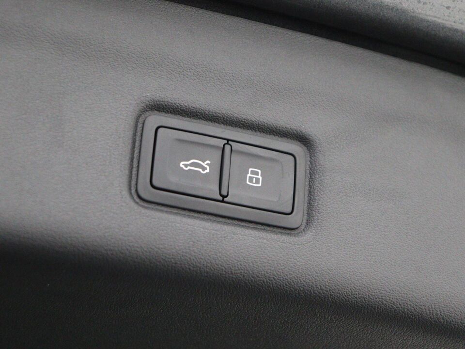 Audi Q6 e-tron S edition 100Kwh 225 kW / 306 PK