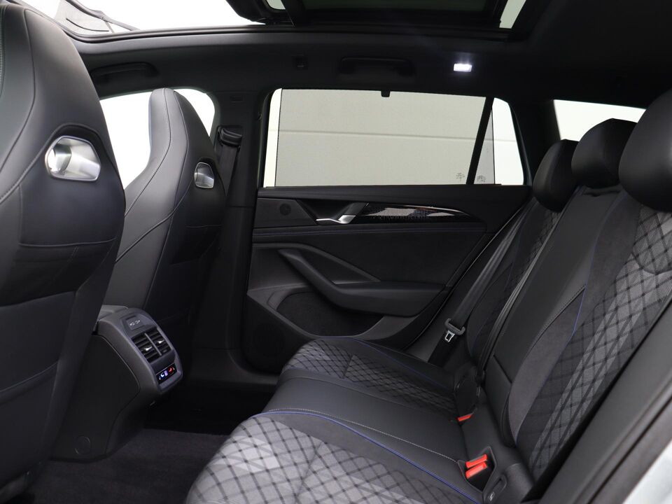 Volkswagen Passat Variant 1.5 eHybrid 272PK R-Line Business