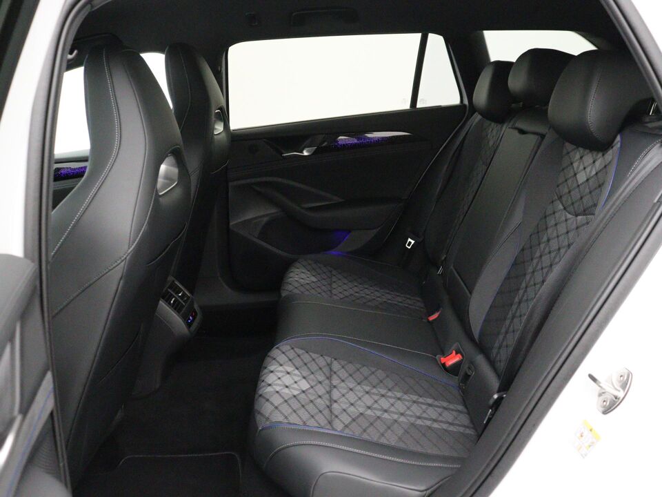 Volkswagen Passat Variant 1.5 eTSI R-Line Edition