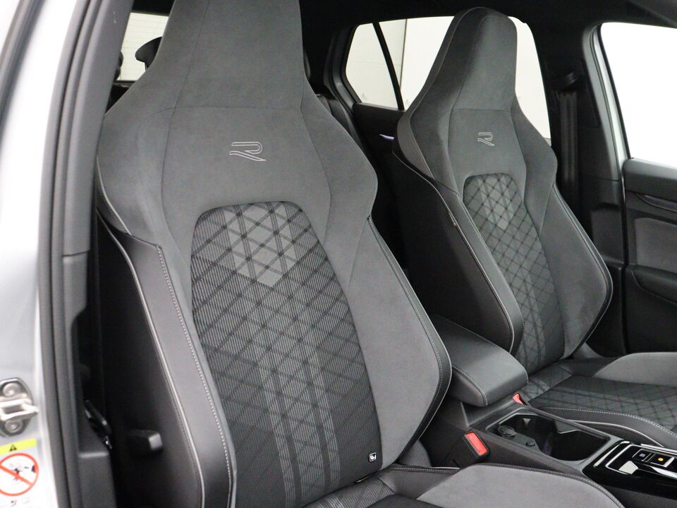 Volkswagen Golf 1.5 eTSI R-Line Business