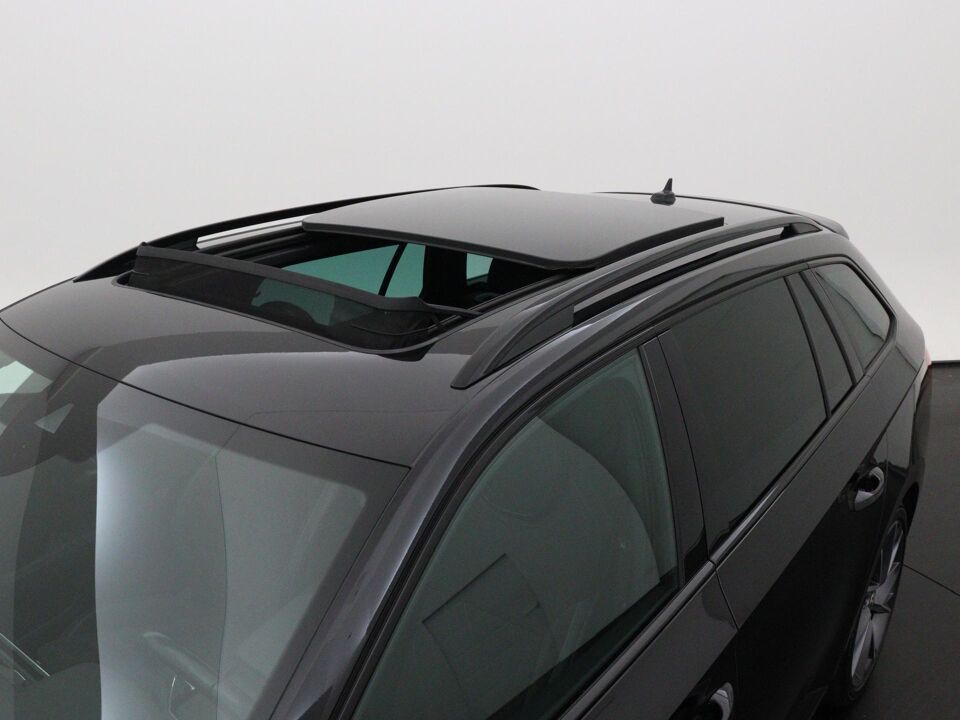 Škoda Superb Combi 1.4 TSI iV Sportline