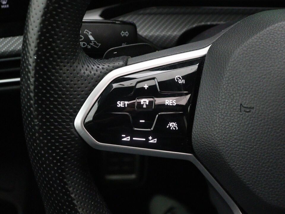 Volkswagen Golf 1.5 eTSI R-Line