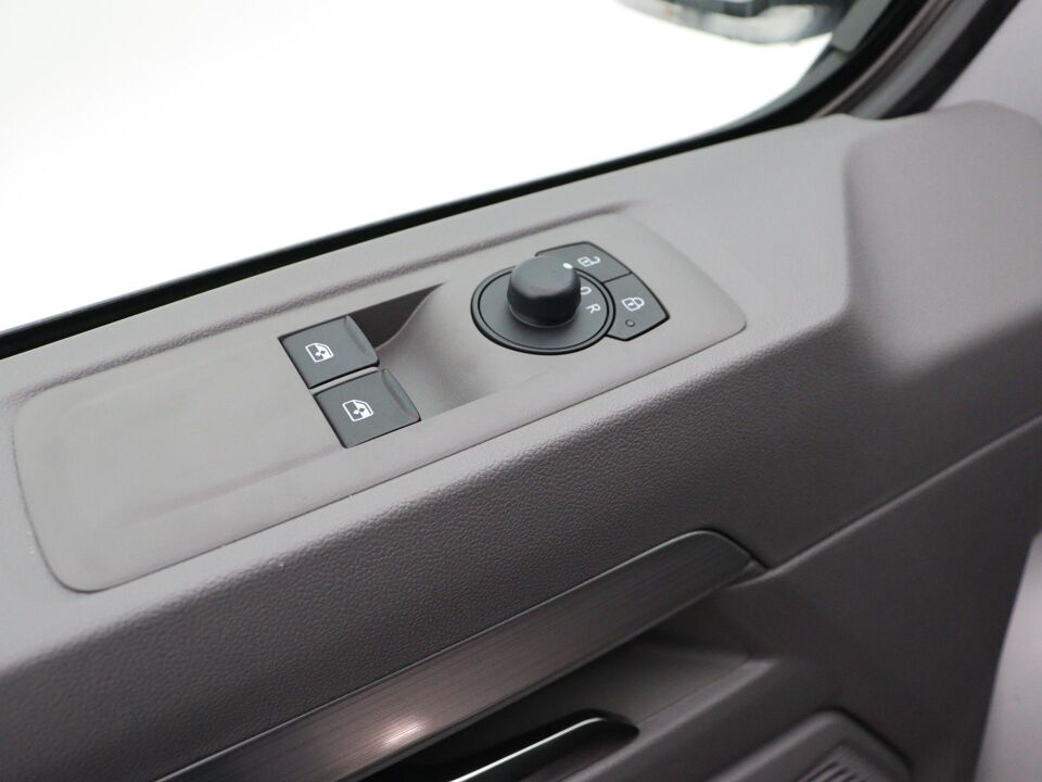 VW-Bedrijfswagens E-Transporter Life L1 160 kW / 218 pk