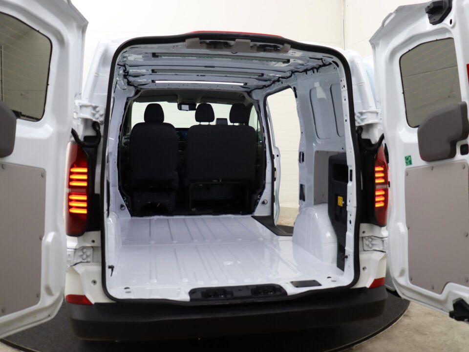 VW-Bedrijfswagens E-Transporter Life L1H1 100 kW / 136 pk