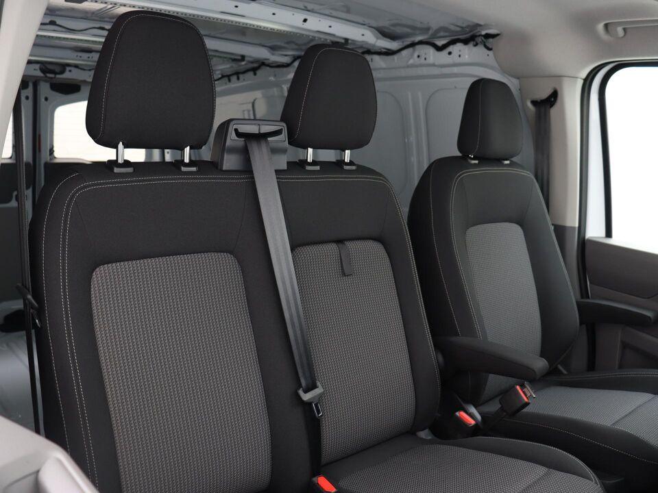 VW-Bedrijfswagens E-Transporter Life L1H1 100 kW / 136 pk