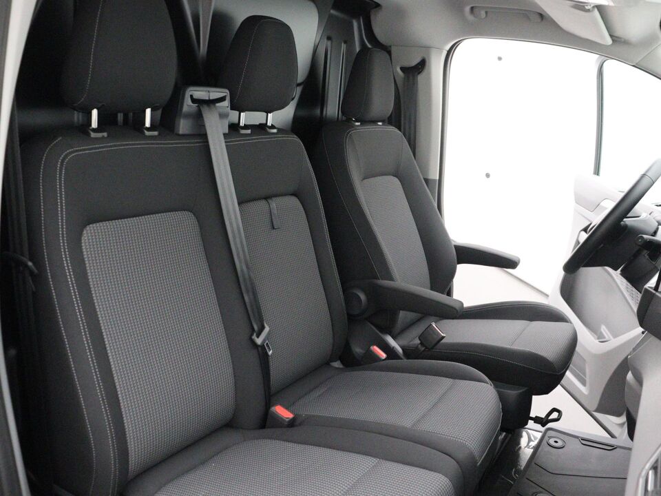 VW-Bedrijfswagens E-Transporter Life L2 160 kW / 218 pk