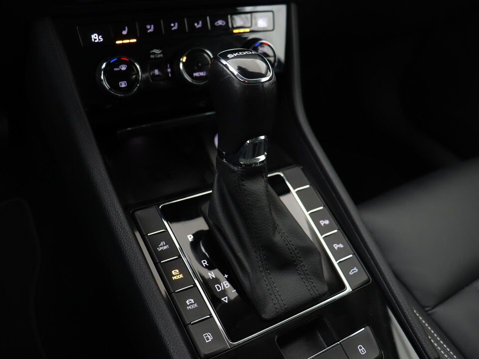 Škoda Superb Combi 1.4 TSI 218 PK iV Laurin & Klement